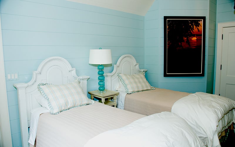 lake-geneva-luxury-home-bedroom