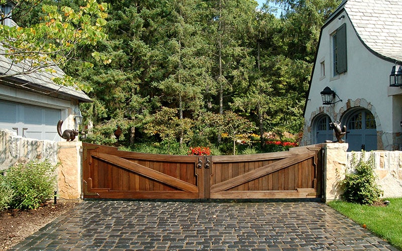 lake-geneva-custom-home-entryway