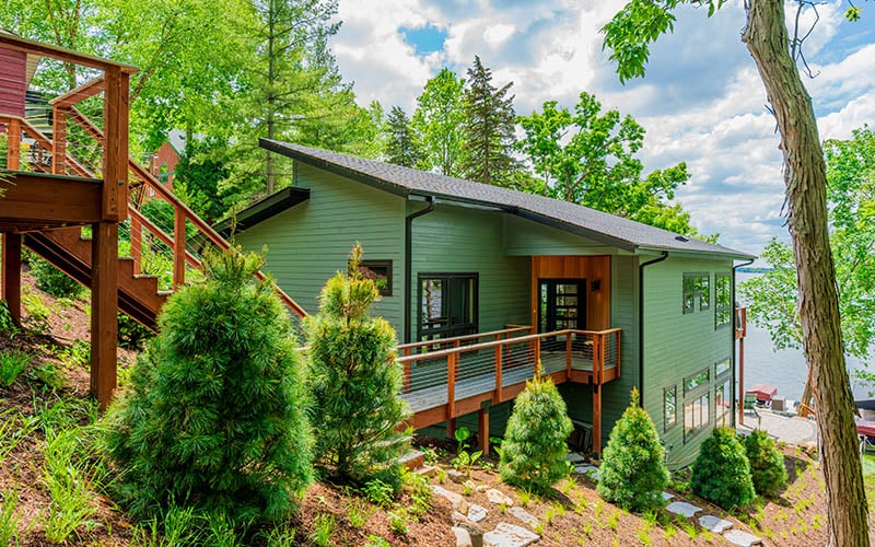 lakefront-home-construction-sloped-lot
