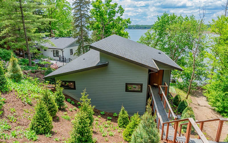 lakefront-home-sloped-lot-lakeview
